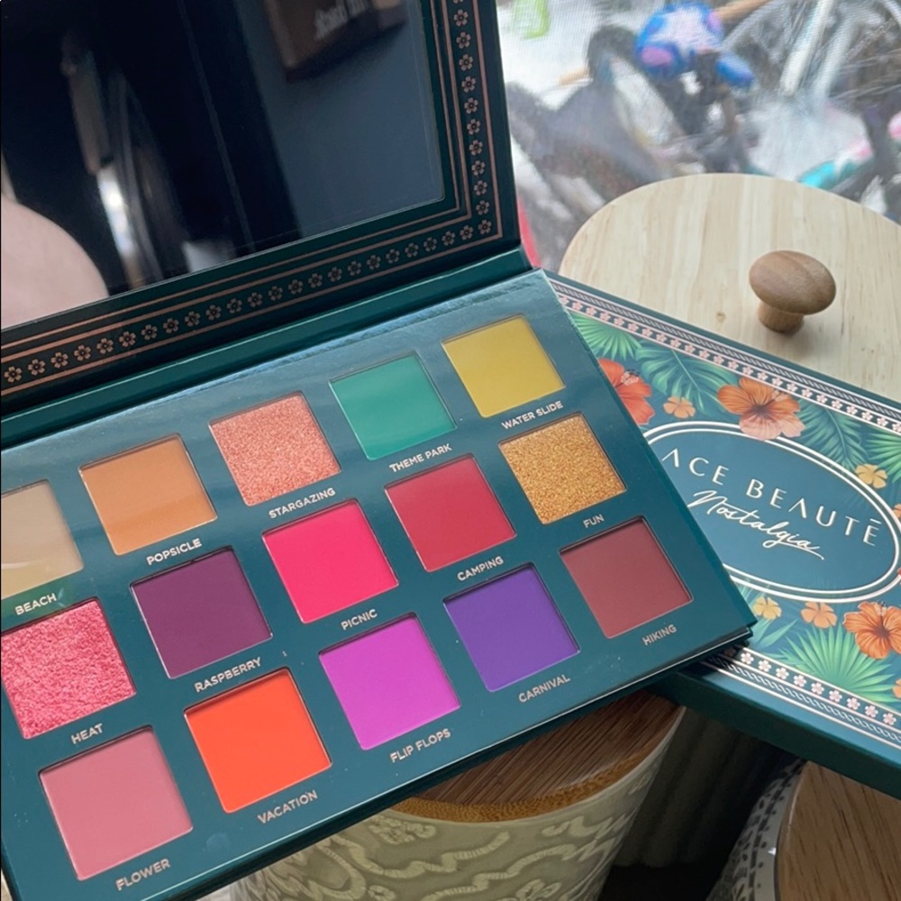 BNIB Ace Beaute Nostalgia Eyeshadow Pallet